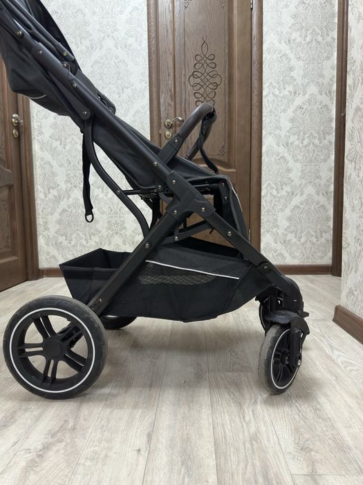Продам коляску с рождения до 4х лет