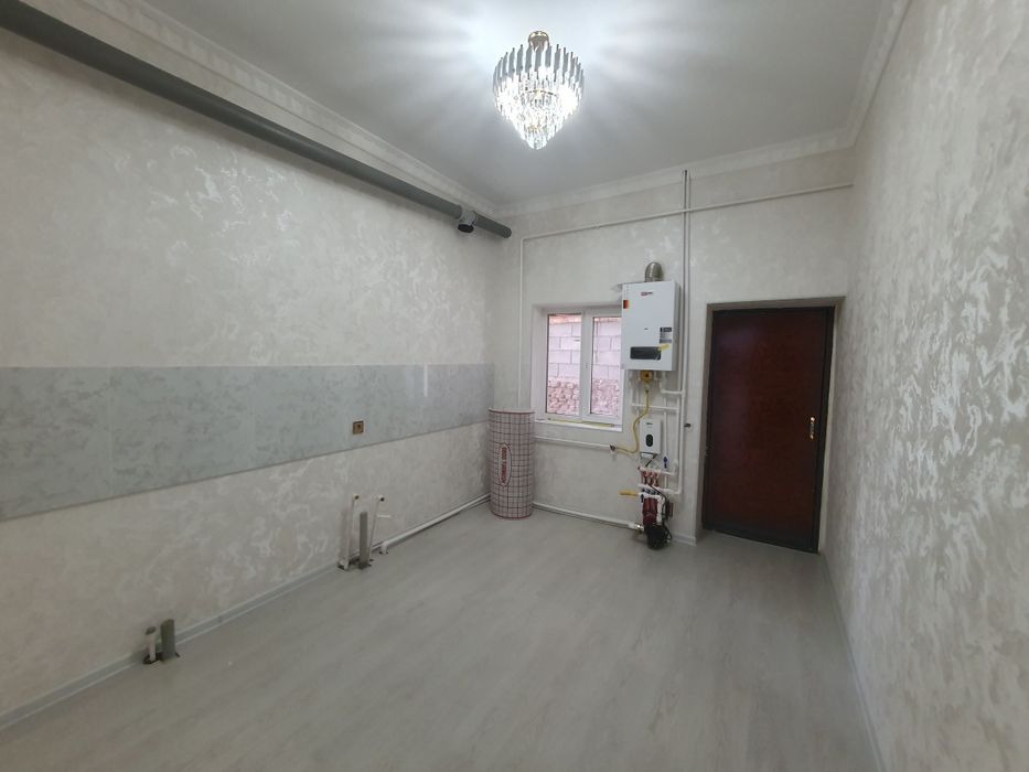 Yangi qirilgan, yashashga tayyor kottej sotiladi