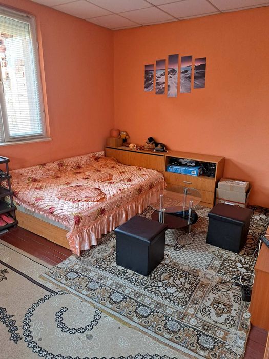 Етаж от къща + лятна кухня + двор