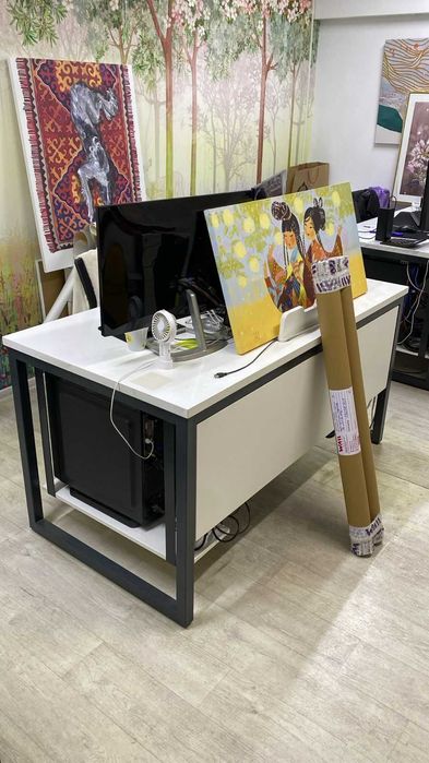 Компьютерный стол и шкафы