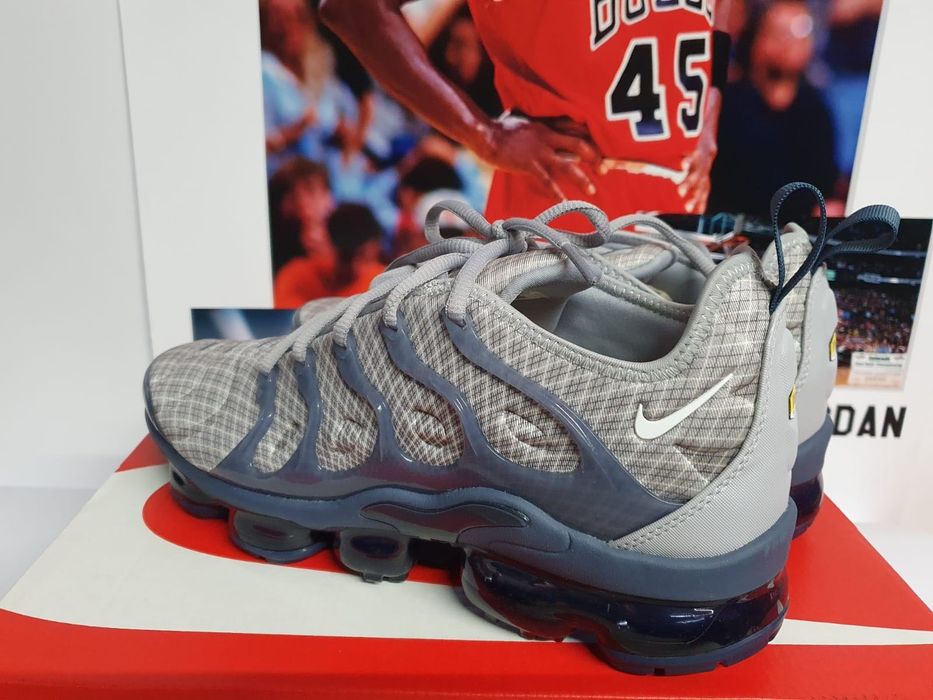 !ПРОМО! Nike Air Vapormax Plus 'VM' | Wolf Grey | + КУТИЯ