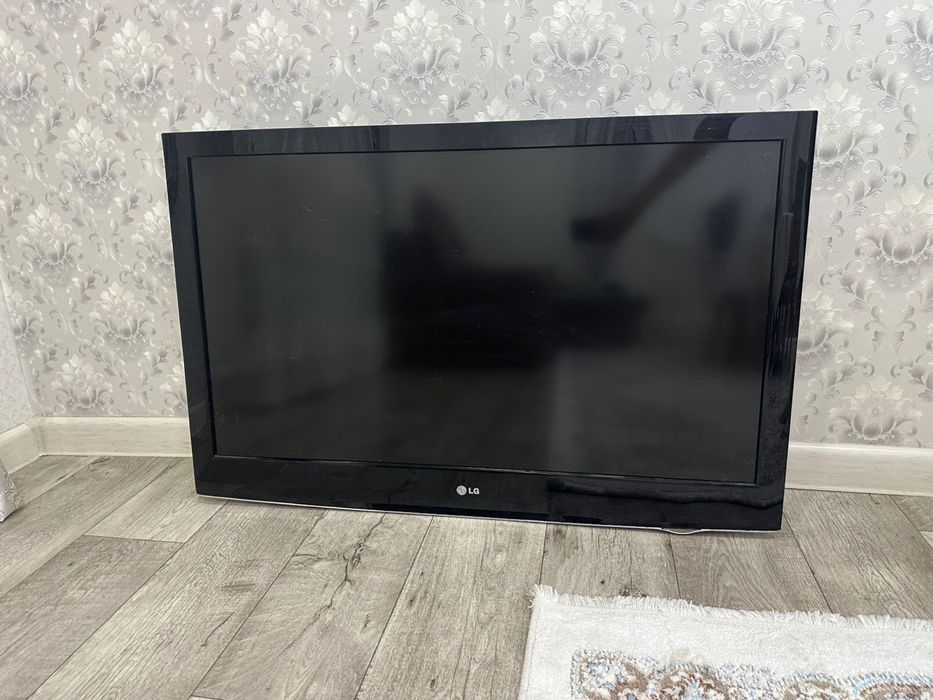 Продам телевизор LG 42(106см)