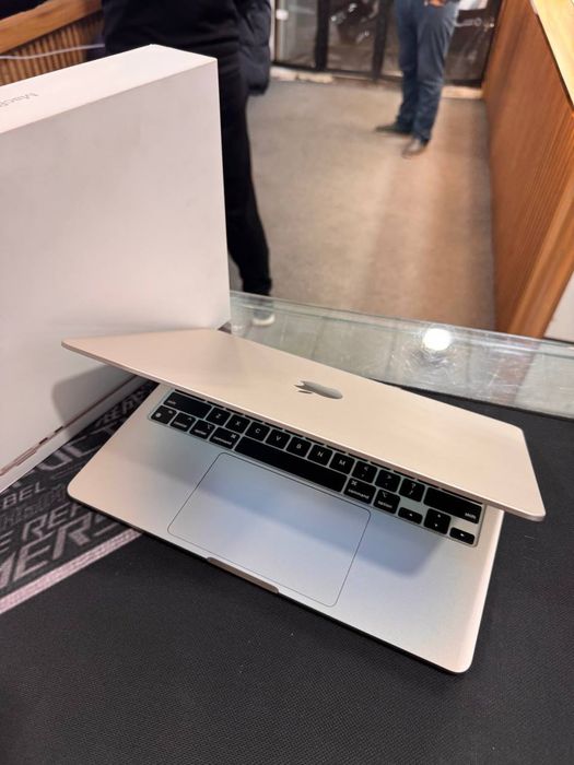 Apple Machook Air M2 SSD 256GB ОЗУ 16GB Retina 99 yomkis Ideaal