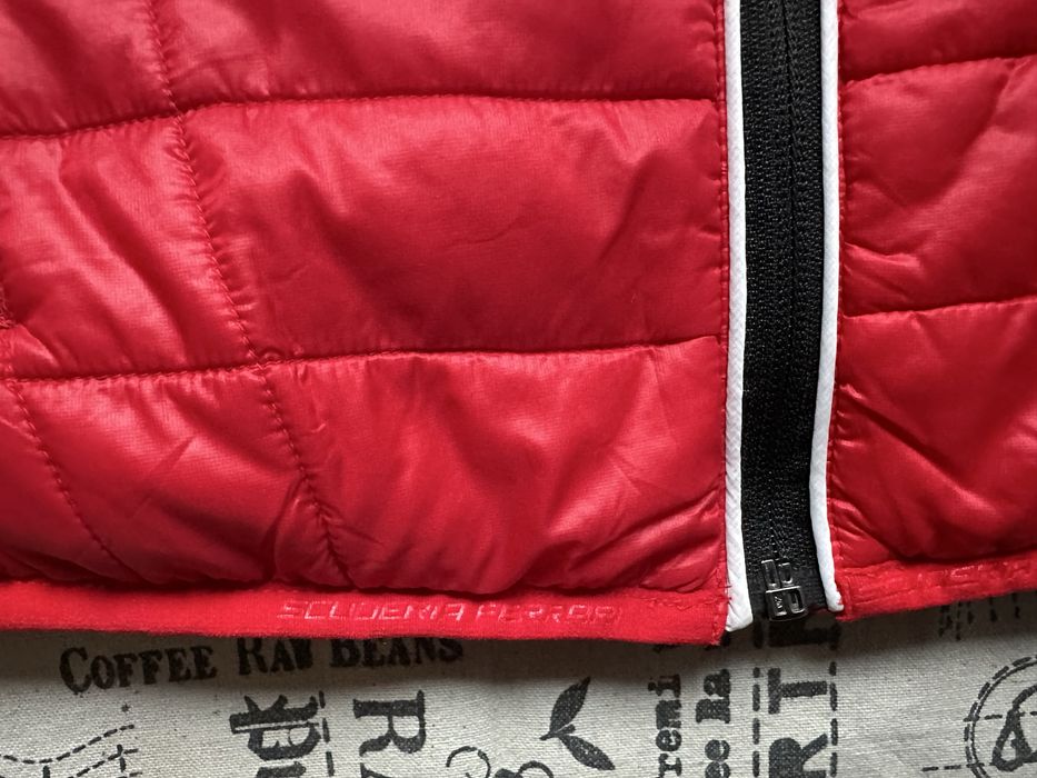 Scuderia Ferrari original official дамски елек грейка.Нов.M