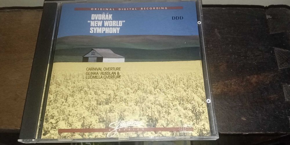 Продавам 4-ри оригинални диска с класическа музика по 5лв. за брой