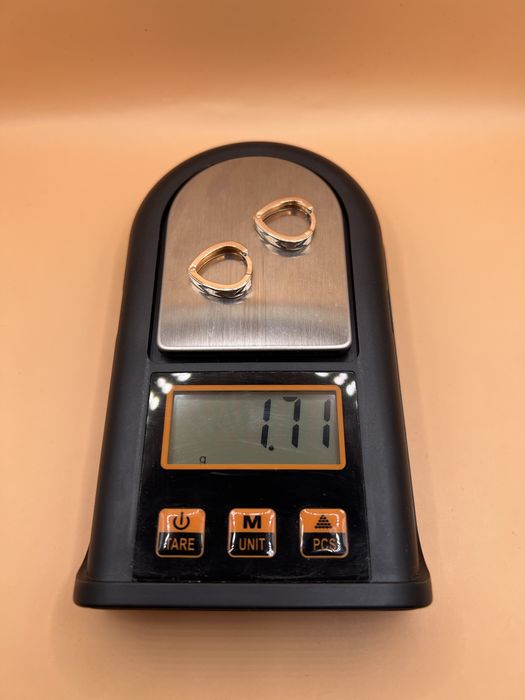 Продам золотые серьги.