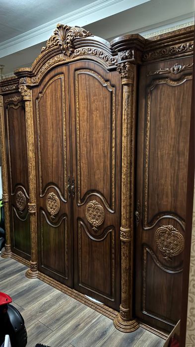 Продается мебель шифонер,стенка,камот