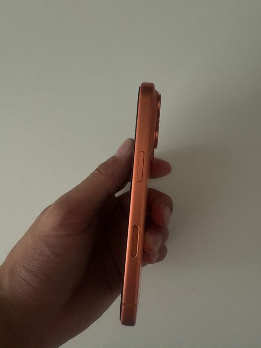Продаю iPhone 17pro 256