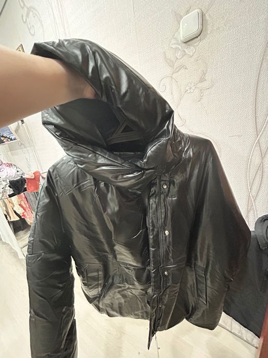 Продам куртку новую