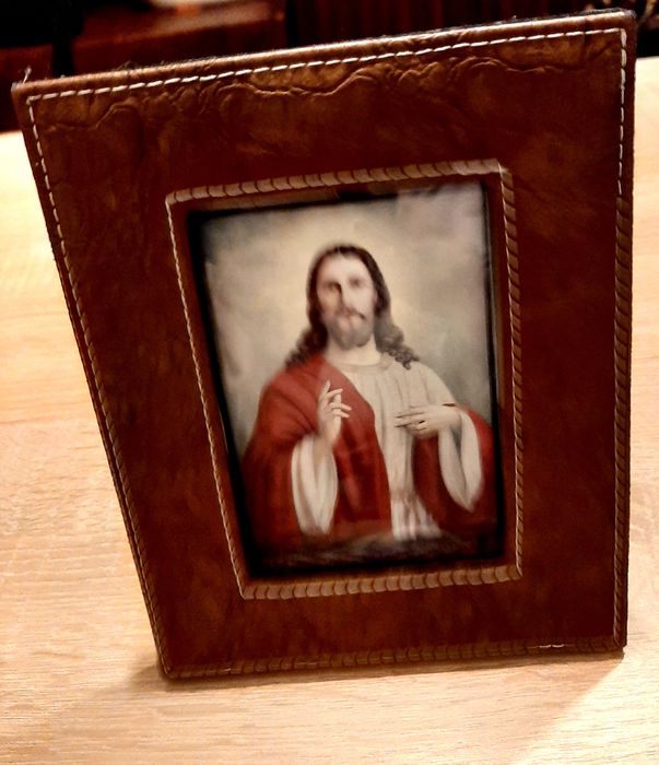 Настолен часовник с рамка за снимка-и,кожена рамка с  Исус Христос