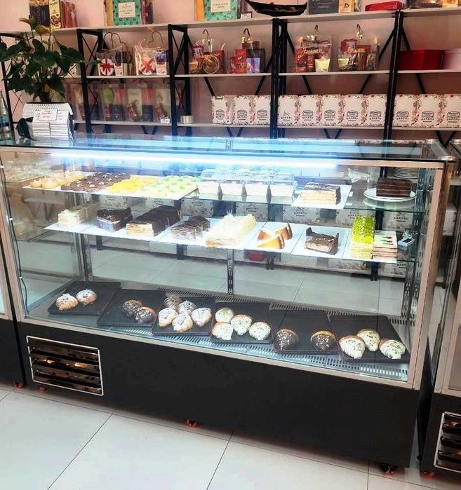 Витрина холодильник сотилади.