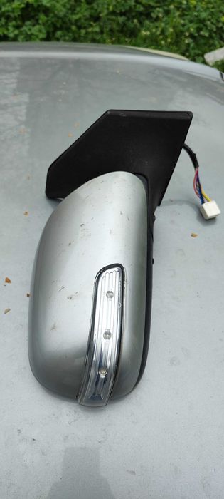 Продавам предно дясно огледало за Т25 фейса, всичко по него работи