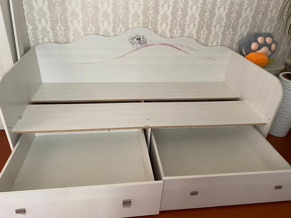 Продам детский гарнитур для девочек