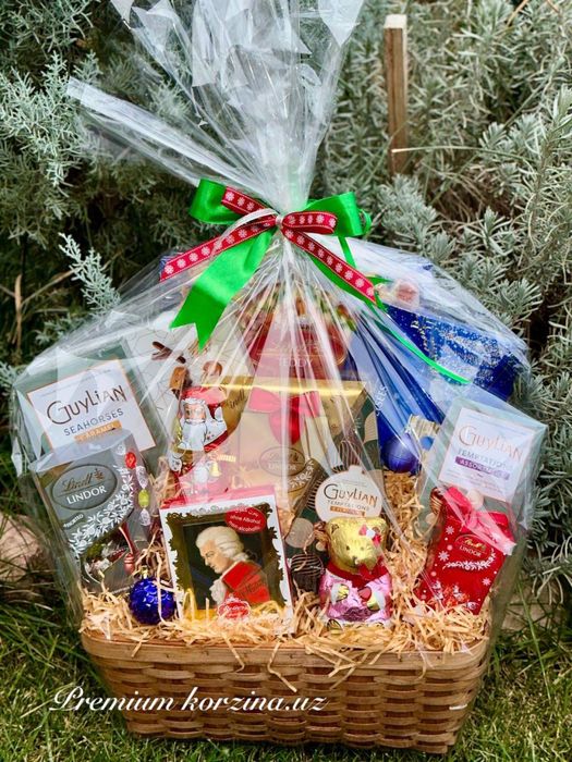 Новогоднаяя корзина в наличии