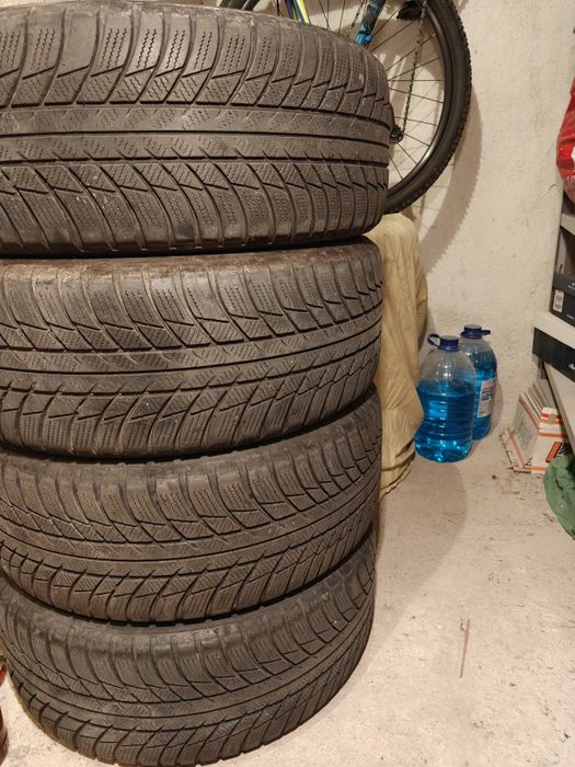 Зимни гуми Bridgestone 215 55 17