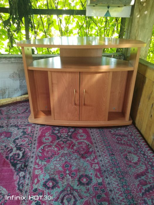 Тумба под телевизор 8000 т.