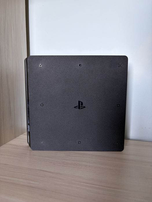 Sony PlayStation 4 Slim 1TB + 2 Джойстика + 6 Игри с книжки и Оригинална Кутия