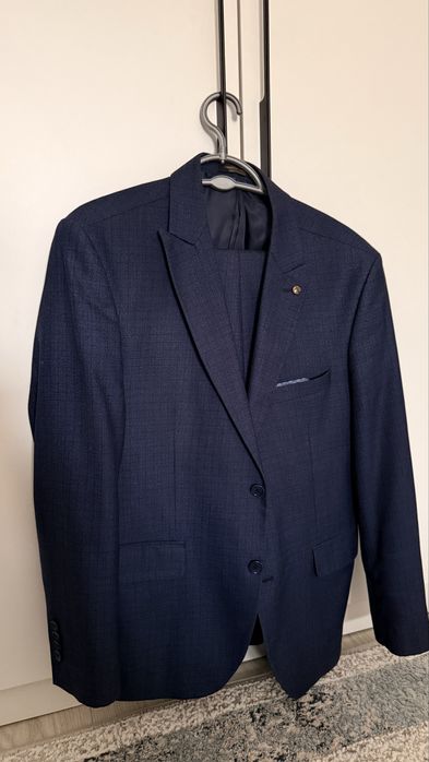 Продаем костюм классический