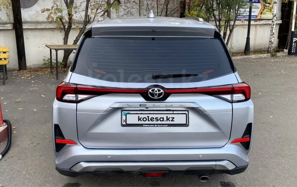 Автомашина Toyota veloz.