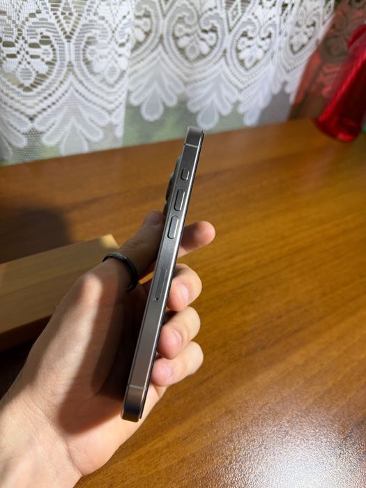 Продавам Iphone 15 pro