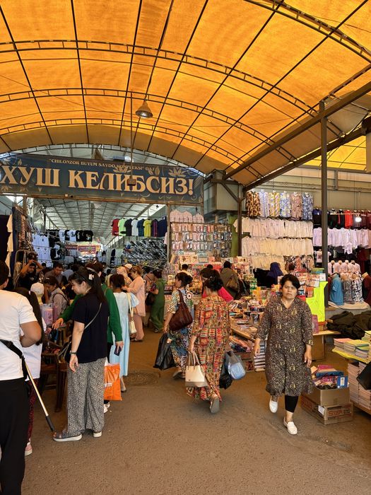 Дустлик бозорида дукон сотилади.