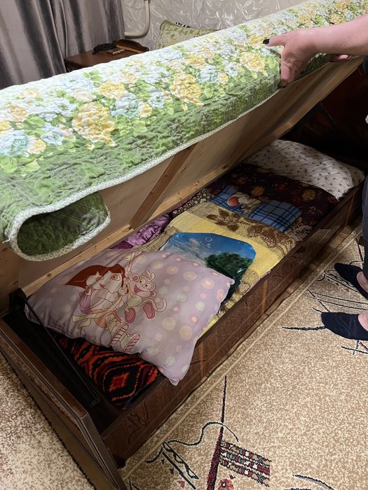 Кровать спальная