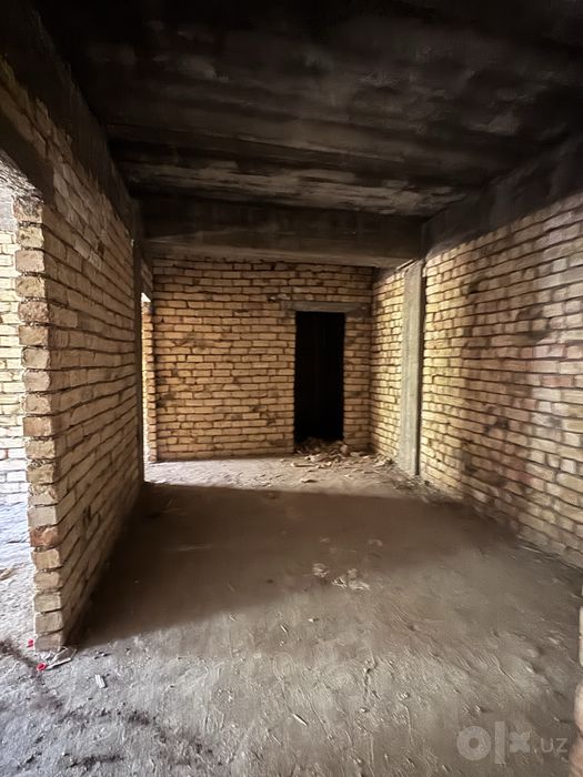 2 xonali 87 kvm karobka holatdagi uy sotiladi