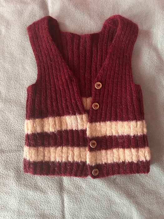 Детски ръчно плетени жилетки