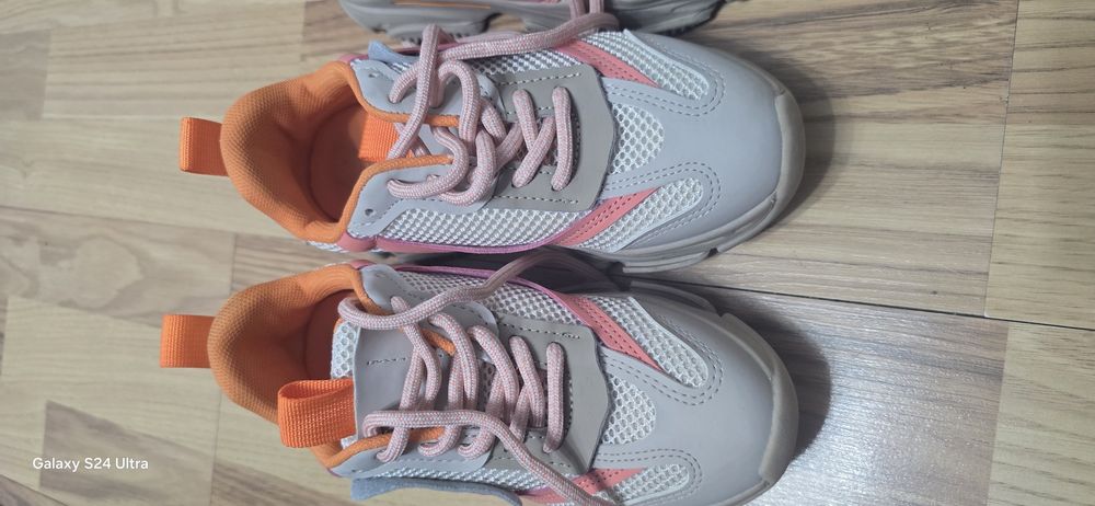 Adidași Steve Madden originali, mărimea 32, aproape noi