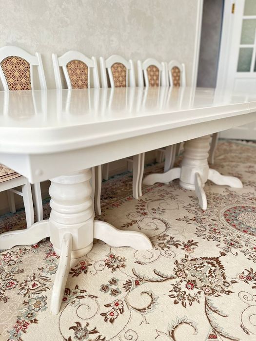 Продам стол для гостиной