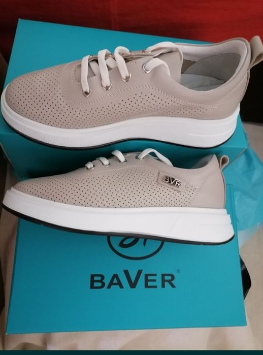 Кроссовки женские