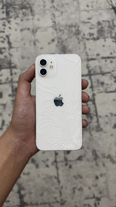 Продам Iphone 12