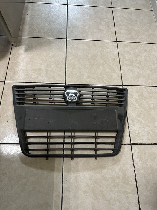 Продам решетку радиатора газель бизнес оригинал