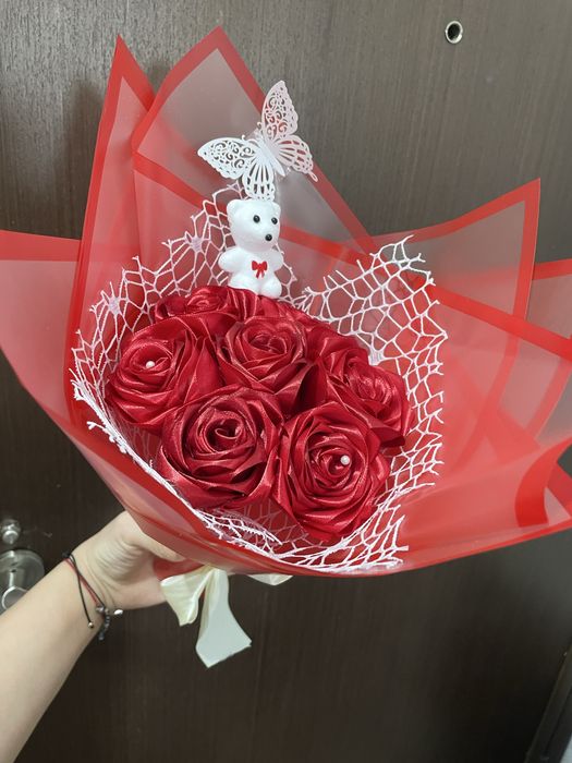 Букет от сатенени рози