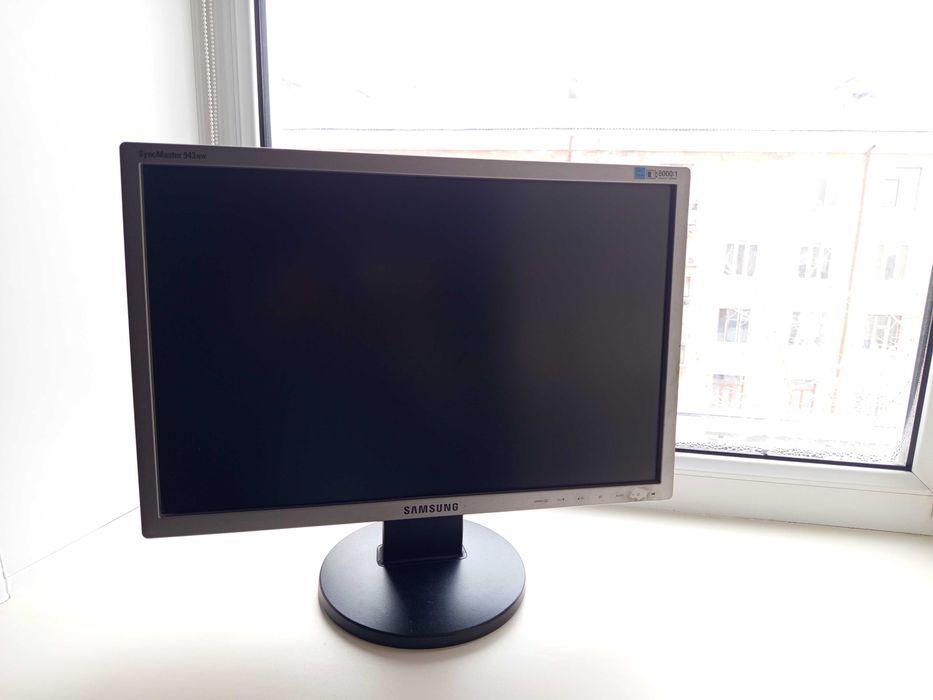 Монитор 19 Samsung