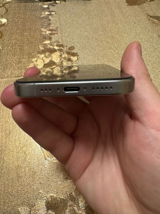 Vand Iphone 15 pro ca nou