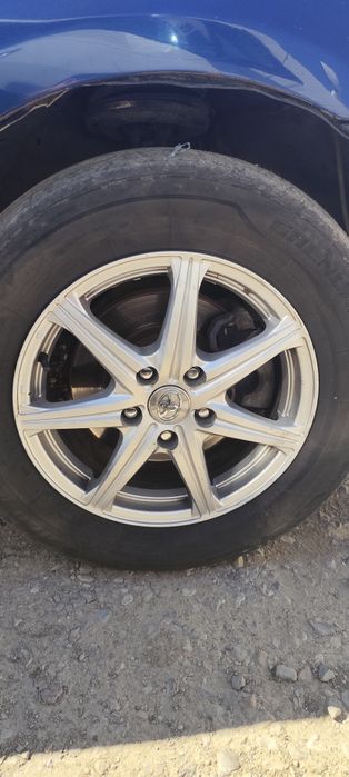 Продам диски r16 на Камри подходит