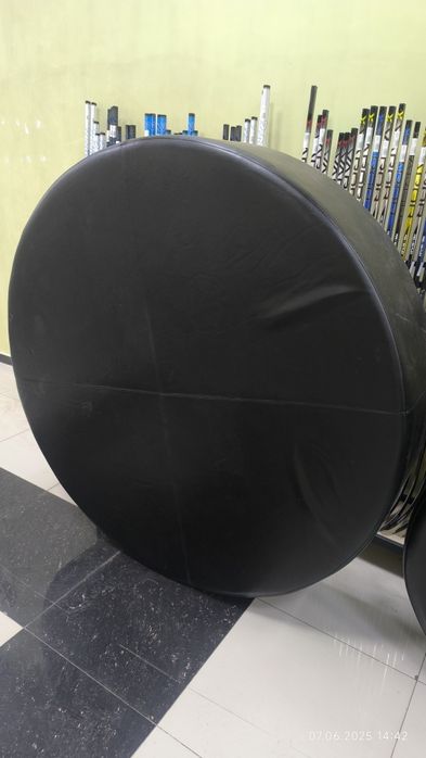 Пуфы круглые черные