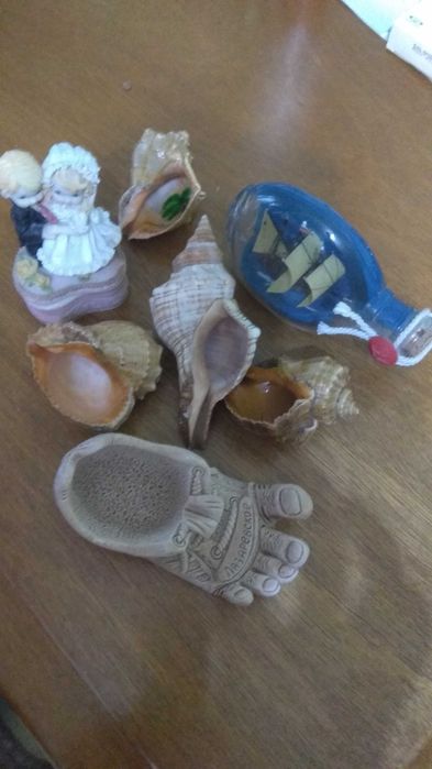 Сувениры, парусник, ракушки.