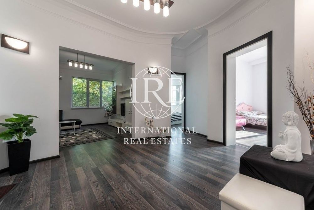 Дава се под наем Тристаен апартамент в Варна, Център - 110 кв.м за 897.6 € - Снимка #9