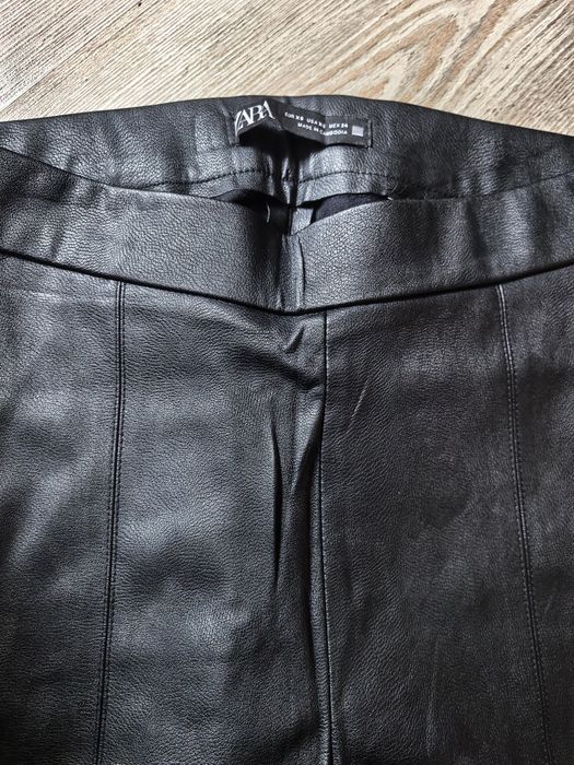 Pantaloni Zara negri faux leather XS skinny cu fermoare la glezne