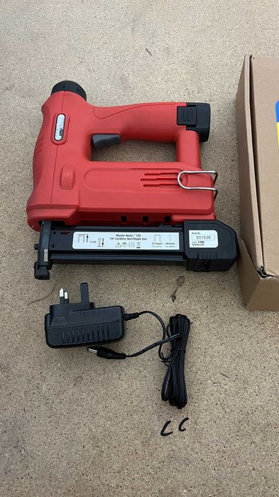 Pistolul de capsat și bătut cuie Tacwise 1700 Master Nailer 12V