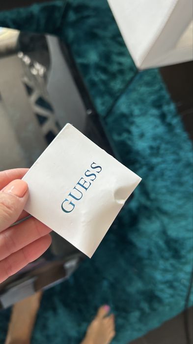 Елегантни обувки Guess