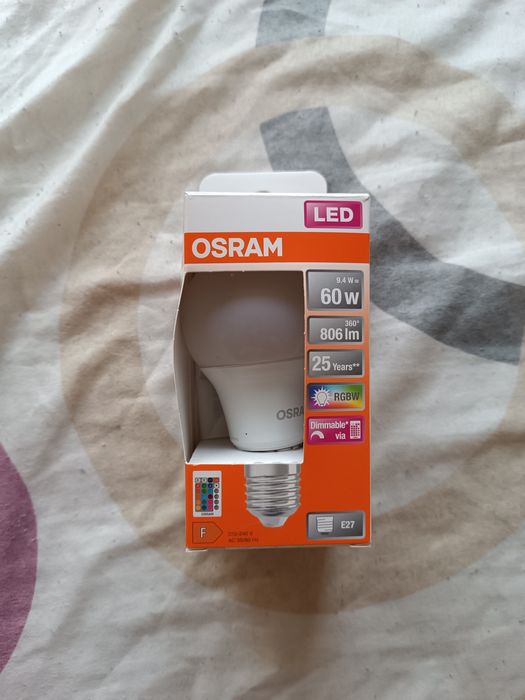 Цветна крушка с дистанционно