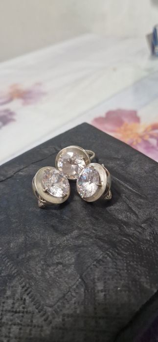 Продам комплект настоящее серебро.