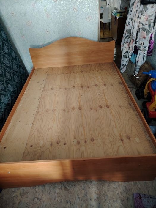 Продам  двуспальную кровать