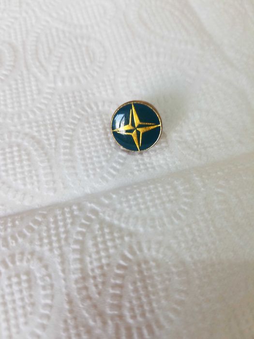 Знак НАТО , оригинал. Привезли из Бельгии.