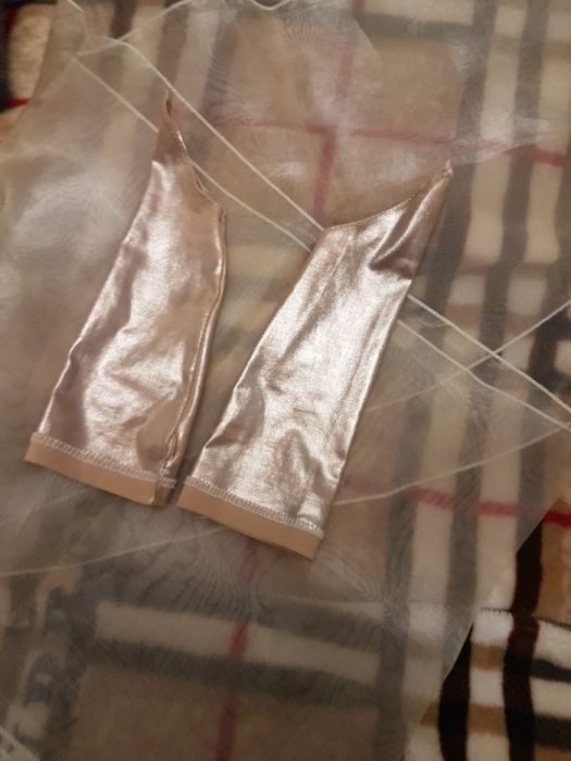 Продам нарядное платье на девочку 6-7 лет