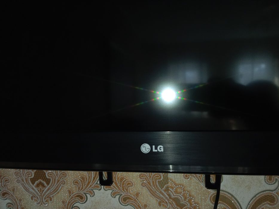 Продам телевизор лдж работает