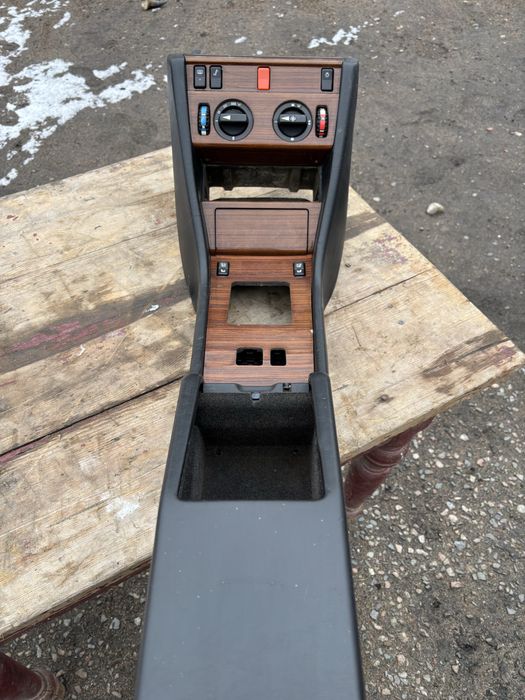 Мерседес 124 Торпеда панель борода дерево